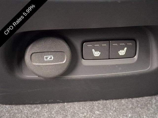 2024 Volvo XC40 B5 AWD Plus Bright Theme