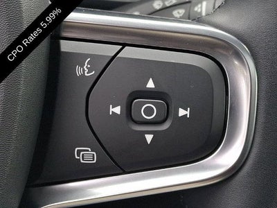 2024 Volvo XC40 B5 AWD Plus Bright Theme