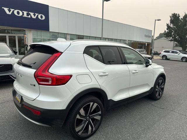 2024 Volvo XC40 B5 AWD Ultimate Bright Theme