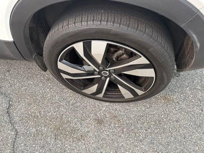 2024 Volvo XC40 B5 AWD Ultimate Bright Theme