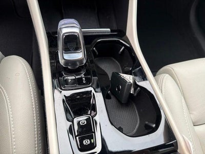 2024 Volvo XC40 B5 AWD Ultimate Bright Theme