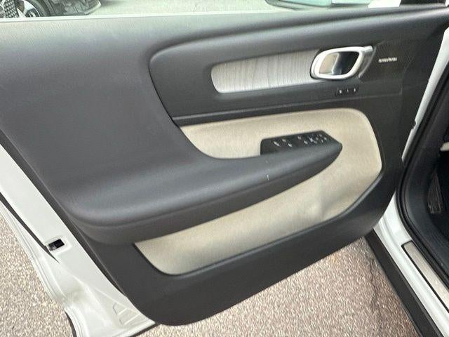 2024 Volvo XC40 B5 AWD Ultimate Bright Theme