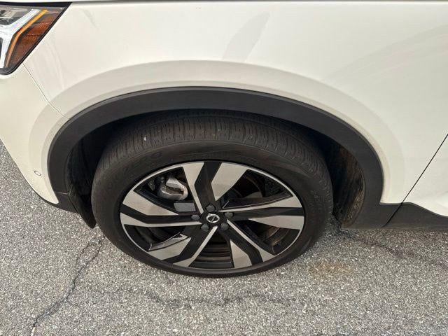 2024 Volvo XC40 B5 AWD Ultimate Bright Theme