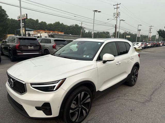 2024 Volvo XC40 B5 AWD Ultimate Bright Theme