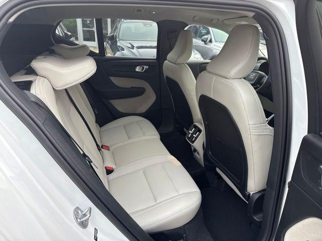 2024 Volvo XC40 B5 AWD Ultimate Bright Theme