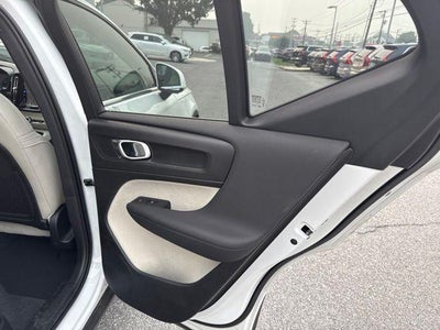 2024 Volvo XC40 B5 AWD Ultimate Bright Theme