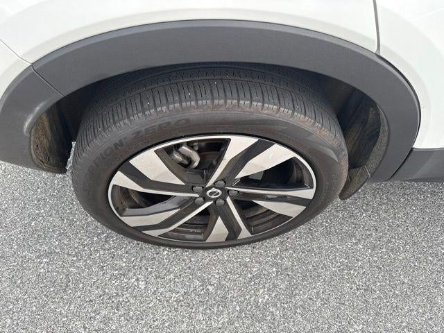 2024 Volvo XC40 B5 AWD Ultimate Bright Theme