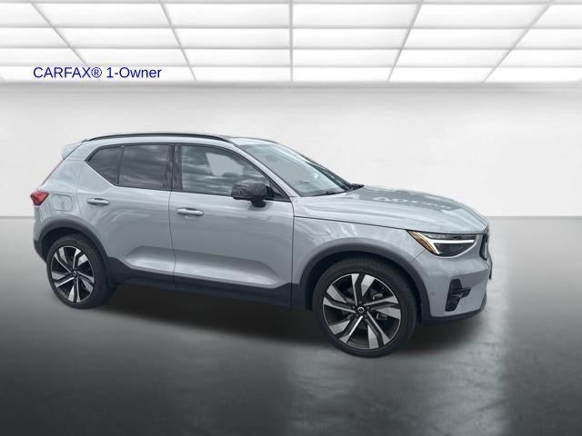 2024 Volvo XC40 B5 AWD Plus Dark Theme