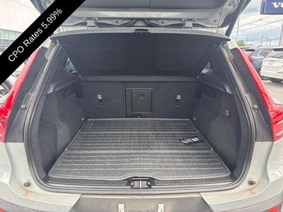2024 Volvo XC40 B5 AWD Plus Dark Theme