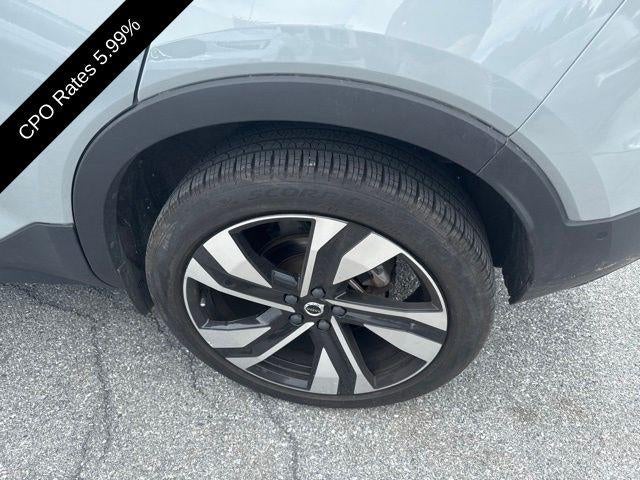 2024 Volvo XC40 B5 AWD Plus Dark Theme
