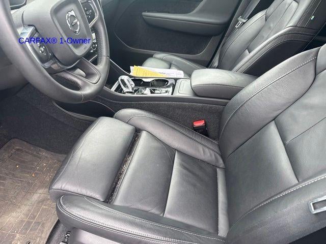 2024 Volvo XC40 B5 AWD Plus Dark Theme