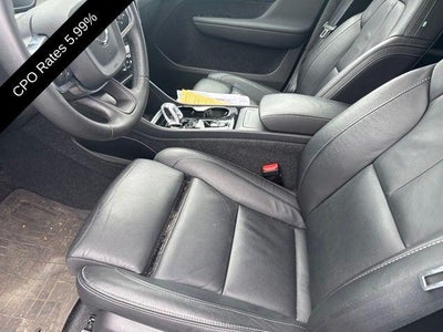 2024 Volvo XC40 B5 AWD Plus Dark Theme