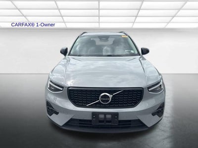 2024 Volvo XC40 B5 AWD Plus Dark Theme