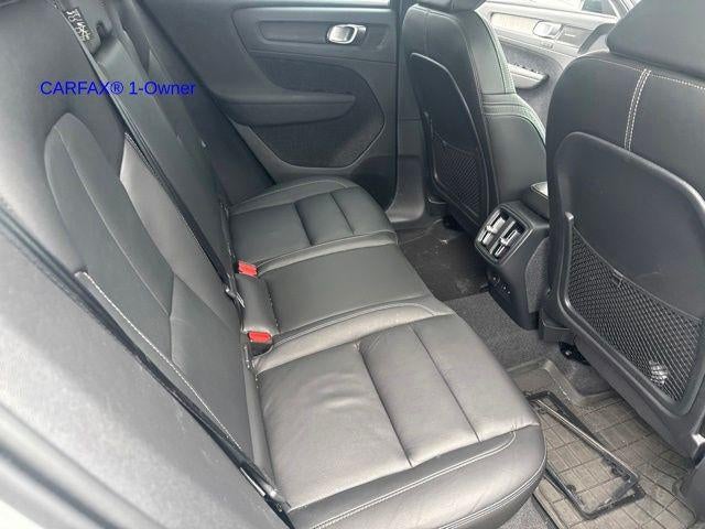 2024 Volvo XC40 B5 AWD Plus Dark Theme