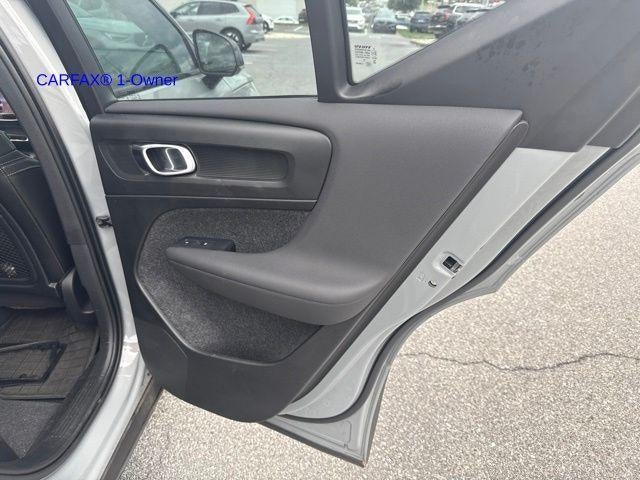 2024 Volvo XC40 B5 AWD Plus Dark Theme