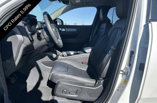 2024 Volvo XC40 B5 AWD Plus Dark Theme