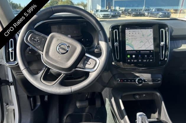 2024 Volvo XC40 B5 AWD Plus Dark Theme