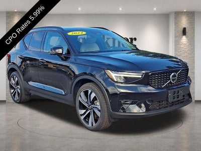 2024 Volvo XC40 B5 AWD Plus Dark Theme
