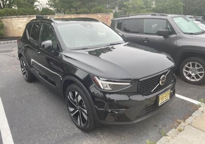 2024 Volvo XC40 B5 AWD Plus Dark Theme
