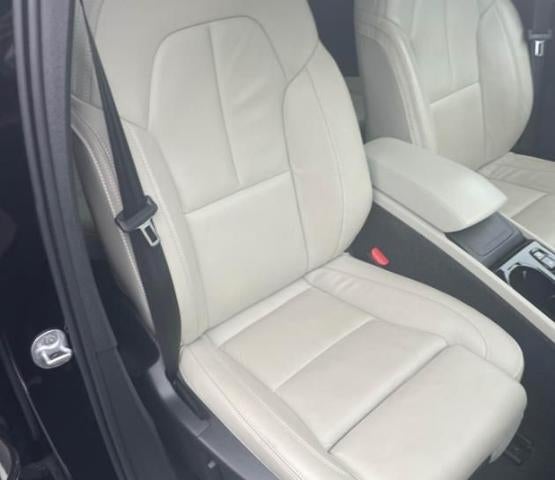 2024 Volvo XC40 B5 AWD Plus Dark Theme