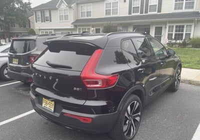 2024 Volvo XC40 B5 AWD Plus Dark Theme
