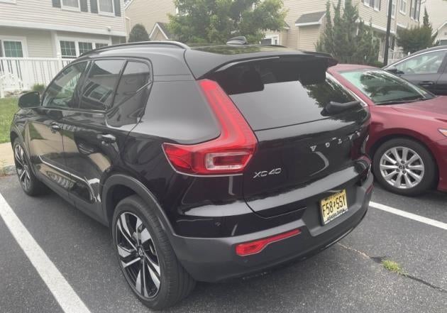 2024 Volvo XC40 B5 AWD Plus Dark Theme
