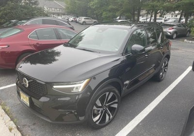 2024 Volvo XC40 B5 AWD Plus Dark Theme