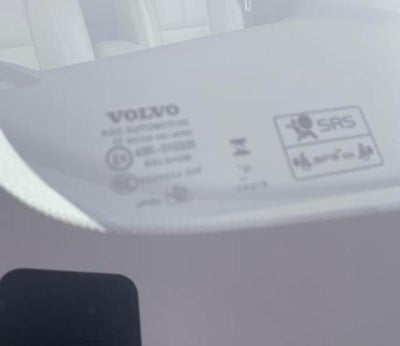 2024 Volvo XC40 B5 AWD Plus Dark Theme