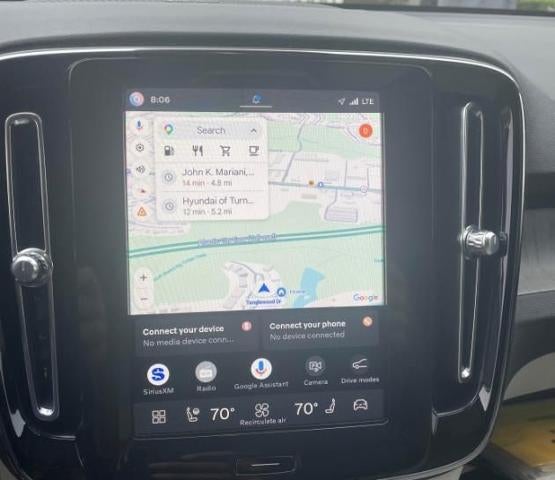 2024 Volvo XC40 B5 AWD Plus Dark Theme