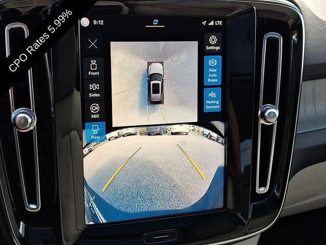 2024 Volvo XC40 B5 AWD Plus Dark Theme