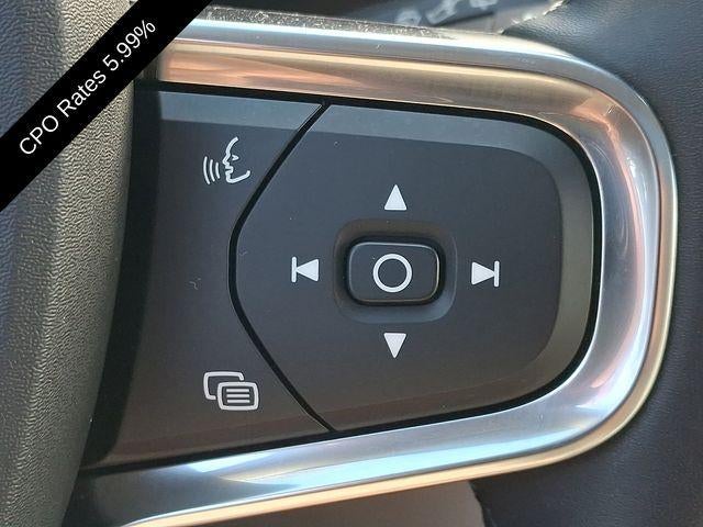 2024 Volvo XC40 B5 AWD Plus Dark Theme