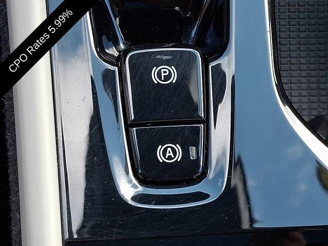 2024 Volvo XC40 B5 AWD Plus Dark Theme