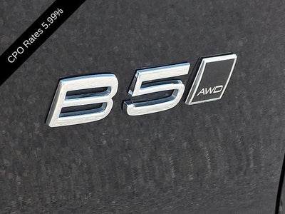 2024 Volvo XC40 B5 AWD Plus Dark Theme