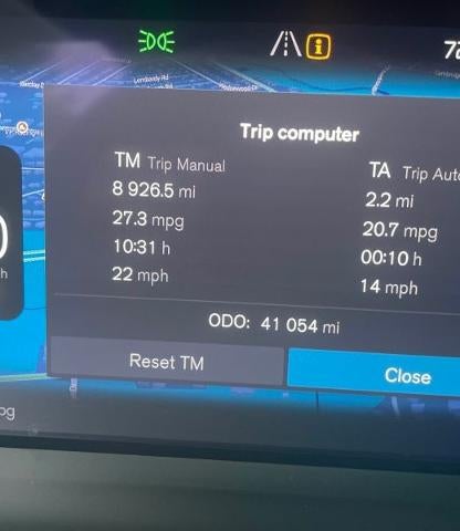 2024 Volvo XC40 B5 AWD Plus Dark Theme