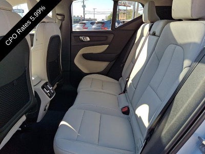 2024 Volvo XC40 B5 AWD Plus Dark Theme