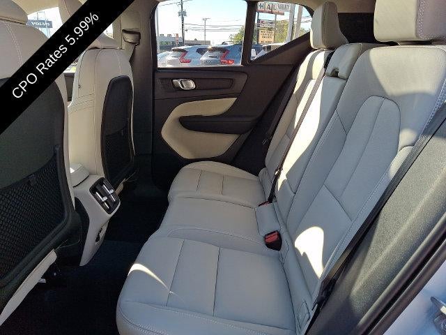 2024 Volvo XC40 B5 AWD Plus Dark Theme