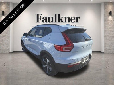 2024 Volvo XC40 B5 AWD Plus Dark Theme