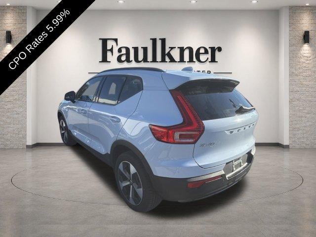2024 Volvo XC40 B5 AWD Plus Dark Theme
