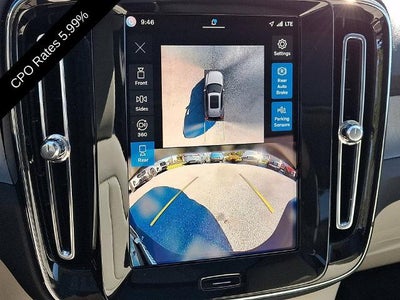 2024 Volvo XC40 B5 AWD Plus Dark Theme