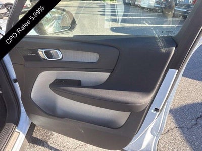 2024 Volvo XC40 B5 AWD Plus Dark Theme