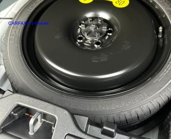 2024 Volvo XC40 B5 AWD Plus Dark Theme