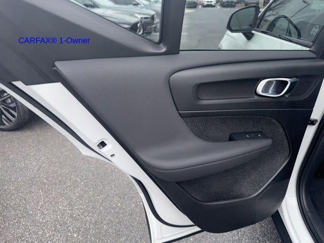 2024 Volvo XC40 B5 AWD Plus Dark Theme