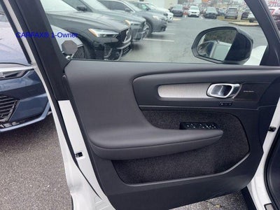 2024 Volvo XC40 B5 AWD Plus Dark Theme