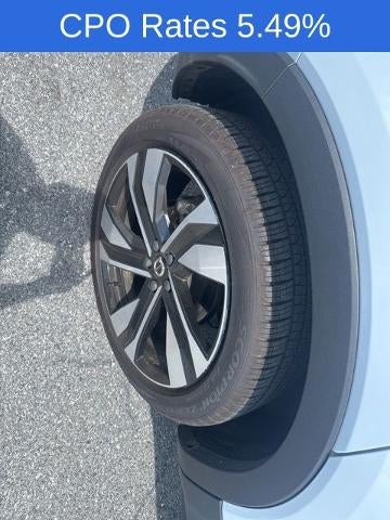 2024 Volvo XC40 B5 AWD Plus Dark Theme