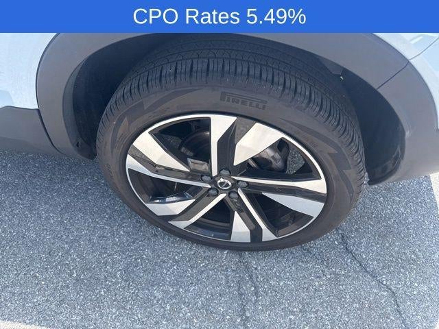 2024 Volvo XC40 B5 AWD Plus Dark Theme