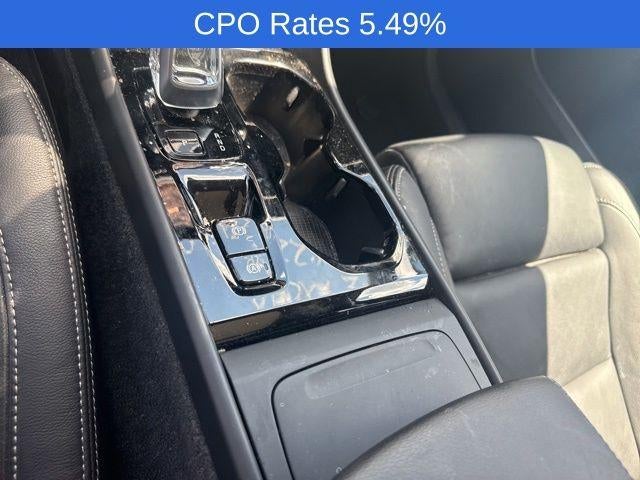 2024 Volvo XC40 B5 AWD Plus Dark Theme
