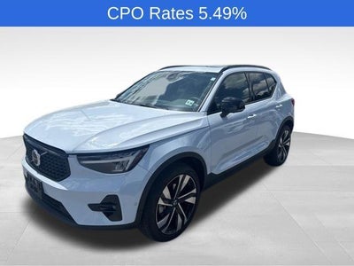 2024 Volvo XC40 B5 AWD Plus Dark Theme
