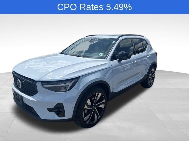 2024 Volvo XC40 B5 AWD Plus Dark Theme