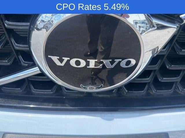 2024 Volvo XC40 B5 AWD Plus Dark Theme