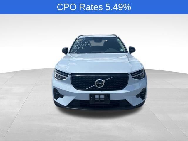 2024 Volvo XC40 B5 AWD Plus Dark Theme